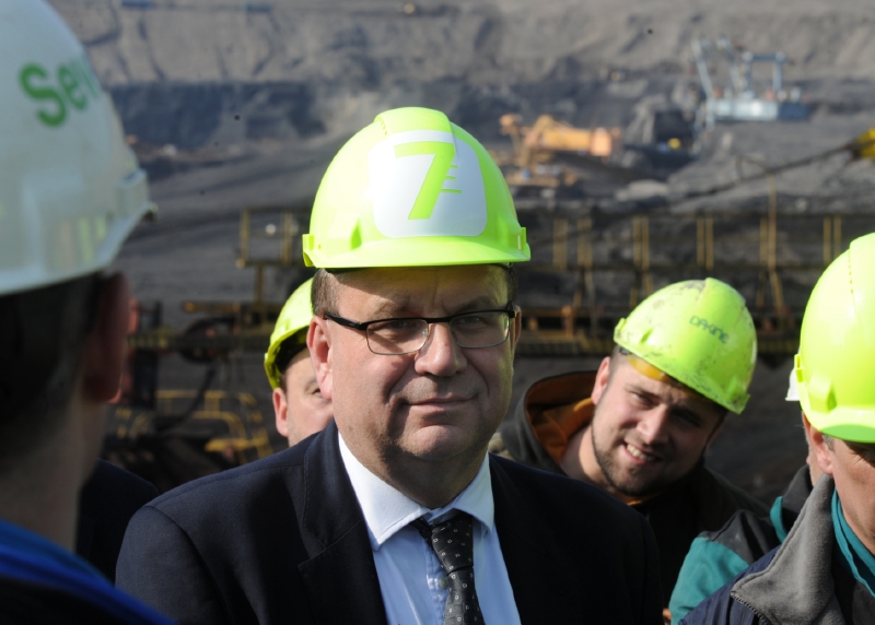 Ministr průmyslu a obchodu Jan Mládek na návštěvě obcí na Mostecku.