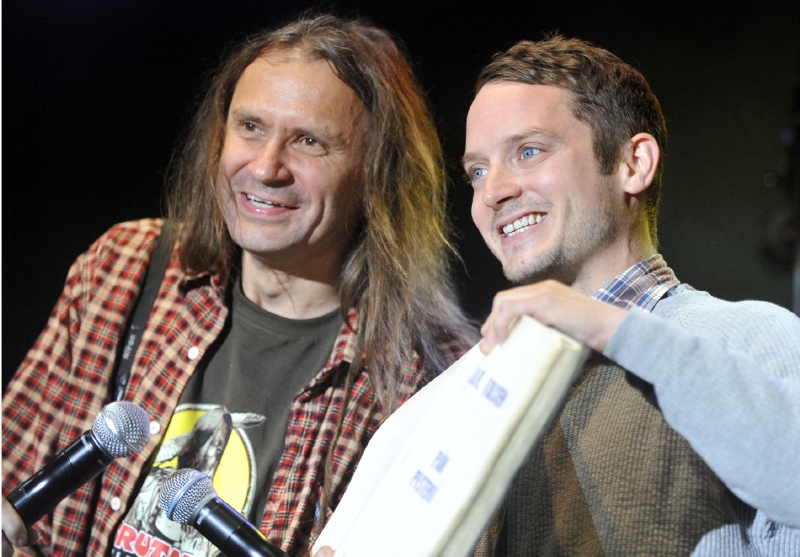 Zakladatel festivalu Martin Věchet (vlevo) s hvězdou loňského ročníku Elijahem Woodem.