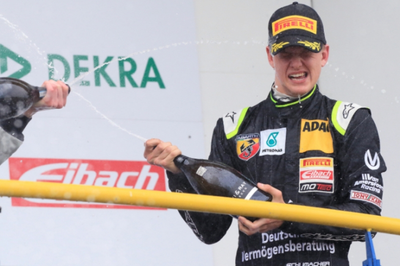 Mick Schumacher, syn slavného závodníka.