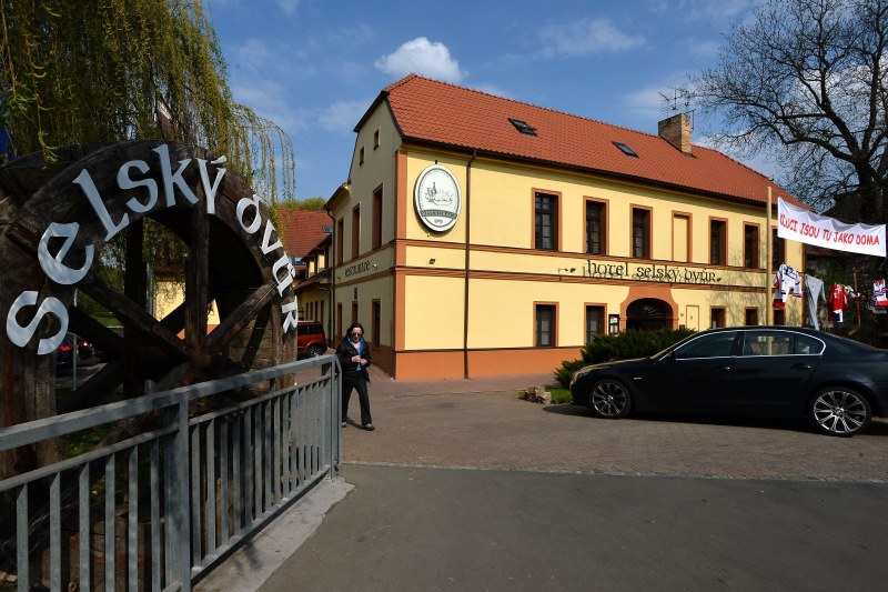 Hotel Selský dvůr v Hostivaři. Hotel Selský dvůr v Hostivaři.