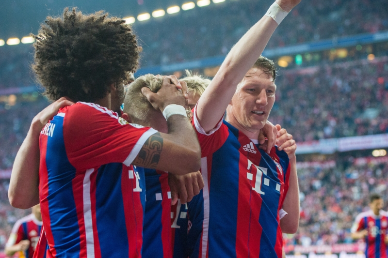 Šťastní fotbalisté Bayernu Mnichov.