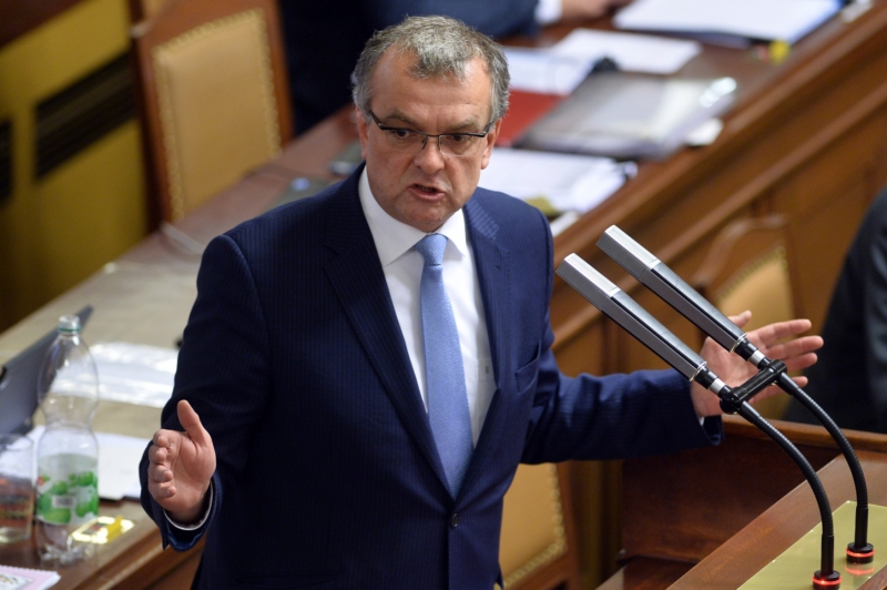 Ministerstvo financí v kontrolovaném období 2011 až 2013 vedli Miroslav Kalousek a Jan Fischer.