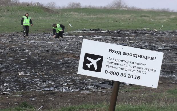 Místo dopadu trosek letu MH17.