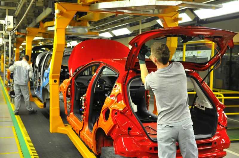 Výroba automobilů v trnavském závodu. Výroba automobilů v trnavském závodu.