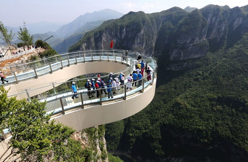 Lávka pojme až dvě stě turistů, počet však vedení parku omezilo na třicet návštěvníků.
