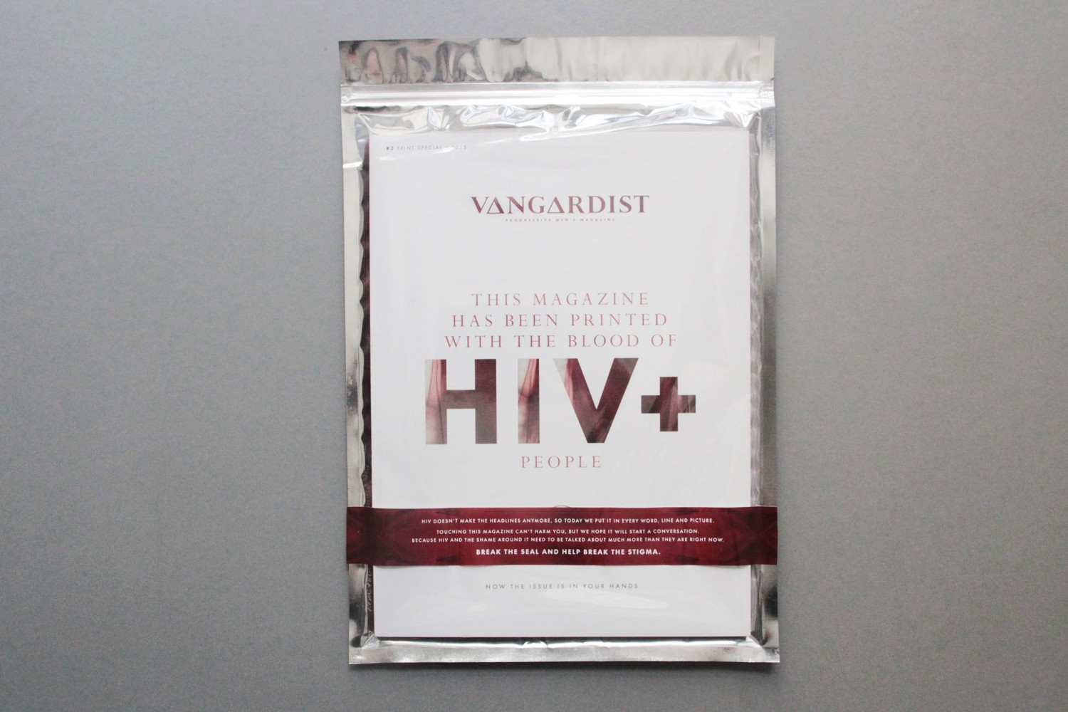 Magazín vytištěný krví HIV pozitivních.