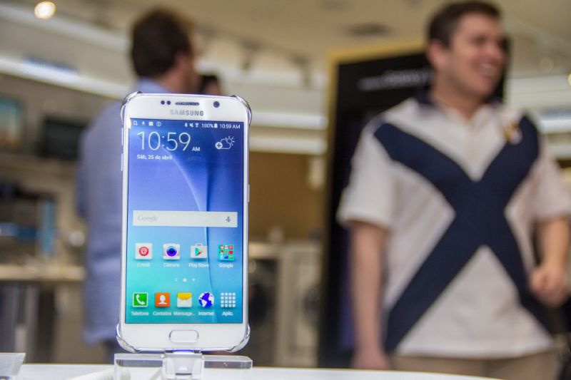 Samsung S6 v jihokorejské prodejně.