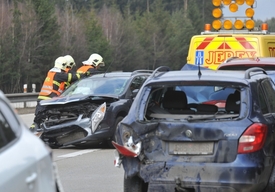 Podle ministra dopravy, Dana Ťoka, není česká dálniční síť stavěná tak, aby se po ní mohlo bezpečně jezdit rychlostí 150 km/h (ilustrační foto).