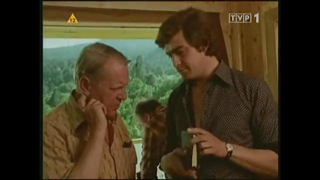 Protagonista série redaktor Maj (vpravo).