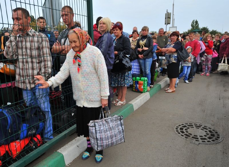 Obyvatelé Doněcka prchají před válkou do Ruska (léto 2014).