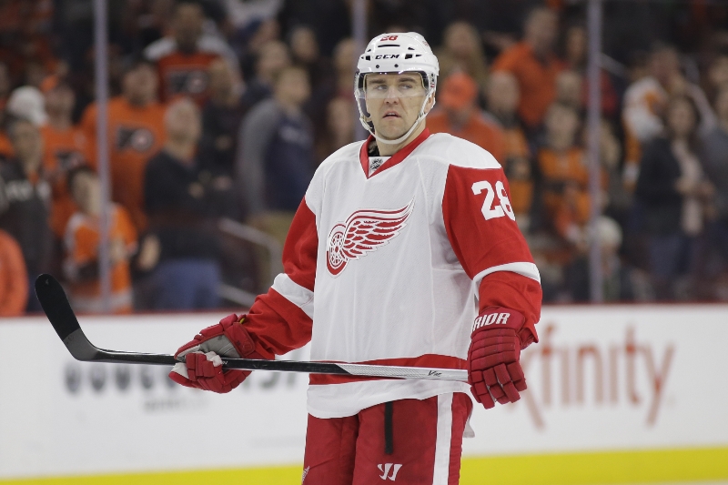 Hokejový obránce Marek Židlický bude pro nespecifikované zranění chybět Detroitu v rozhodujícím sedmém utkaní play off NHL na ledě Tampy Bay. Hokejový obránce Marek Židlický bude pro nespecifikované zranění chybět Detroitu v rozhodujícím sedmém utkaní play off NHL na ledě Tampy Bay.