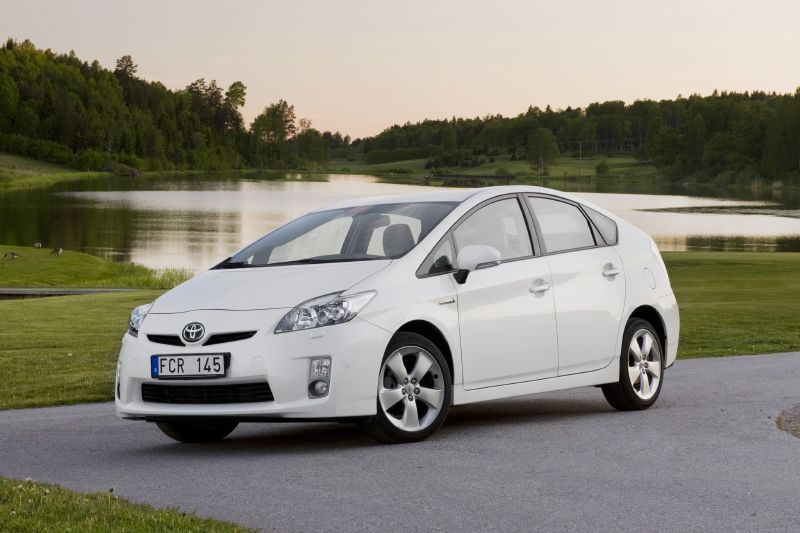 Model, který má velkou zásluhu na šíření alternativních pohonů - Toyota Prius.