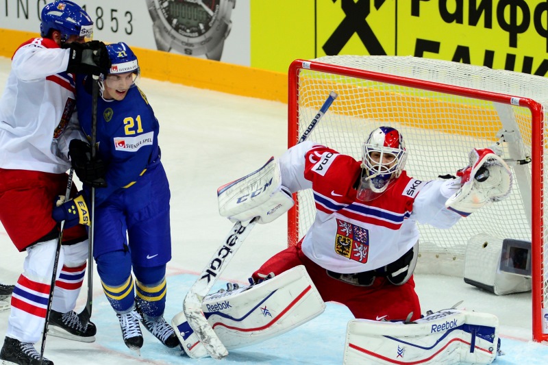 Český gólman Alexandr Salák proti Švédům nezářil.