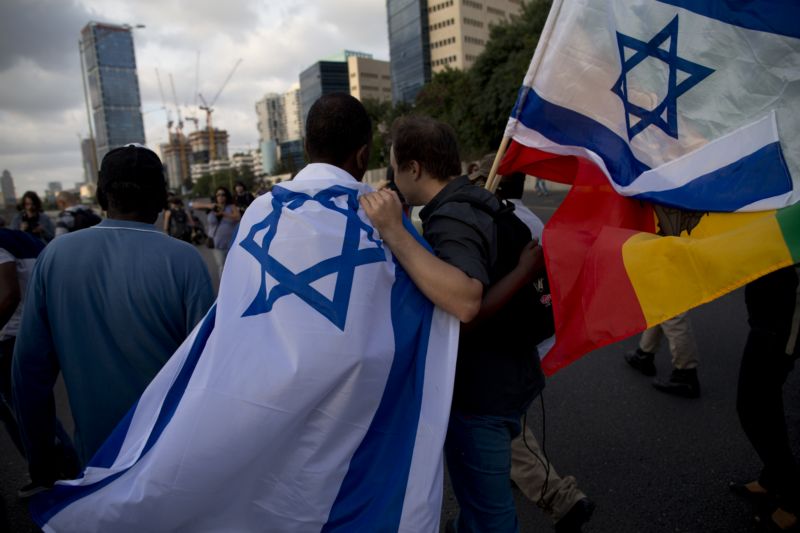 Tisíce Izraelců etiopského původu demonstrovaly v Tel Avivu. Tisíce Izraelců etiopského původu demonstrovaly v Tel Avivu.