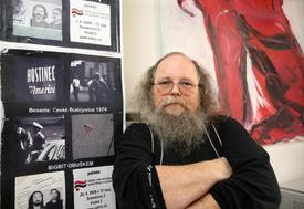 Impulz vytvořit sochu bývalého disidenta Jirouse vzešel od jeho přítele Františka Čuňase Stárka.