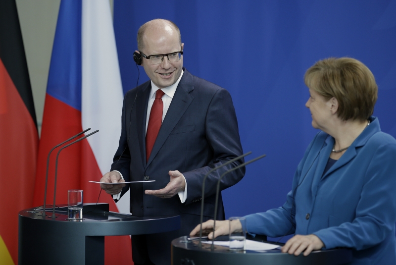 Bohuslav Sobotka během jednání s německou kancléřkou Angelou Merkelovou.