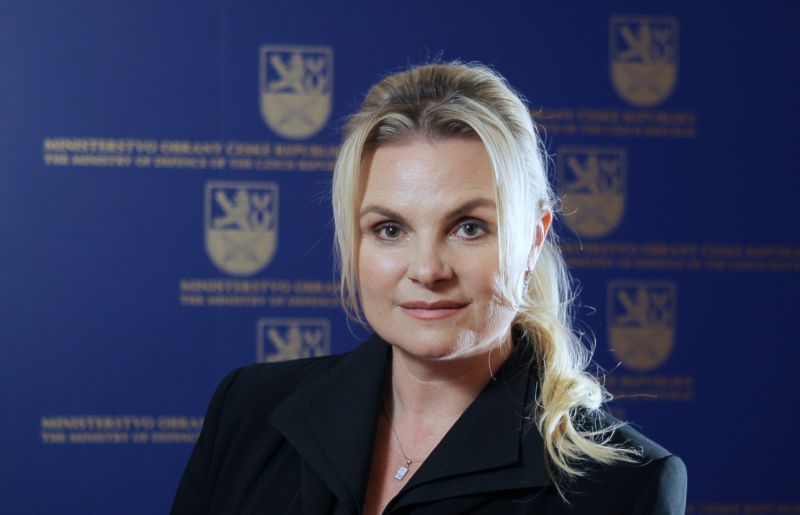 Štěpánka Nezmarová, bývalá šéfka protokolu ministerstva obrany. Štěpánka Nezmarová, bývalá šéfka protokolu ministerstva obrany.