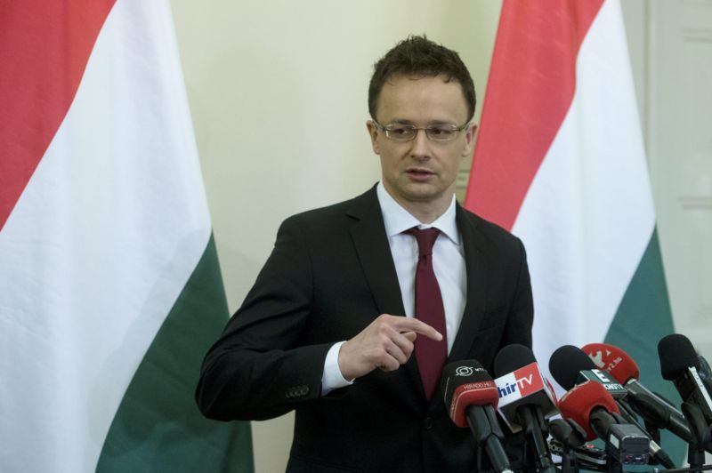 Maďarský ministr zahraničí Péter Szijjártó. Maďarský ministr zahraničí Péter Szijjártó.
