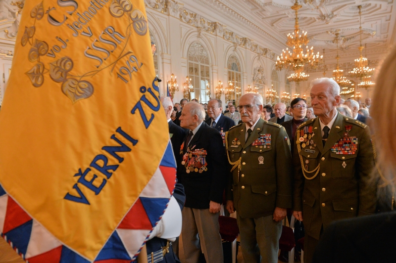 Váleční veteráni na Pražském hradě.