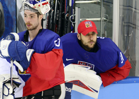 Duo českých gólmanů Ondřej Pavelec - Alexander Salák.