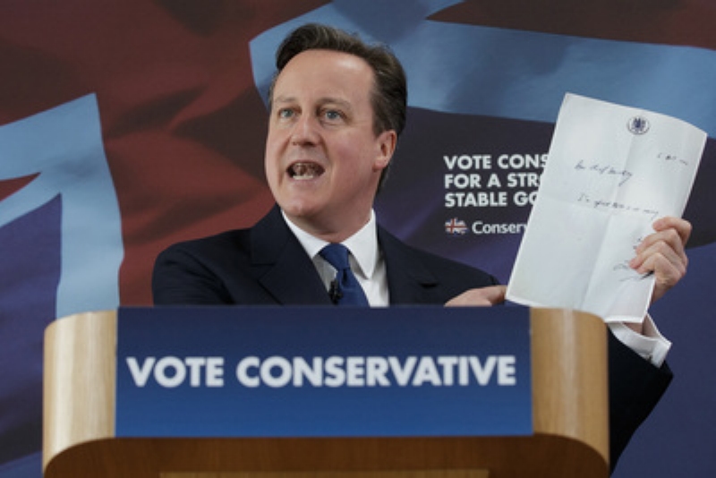 Premiér David Cameron.