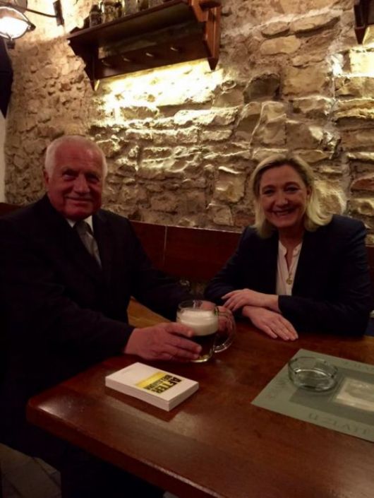 Marine Le Penová se při své návštěvě Prahy setkala i s Václavem Klausem.