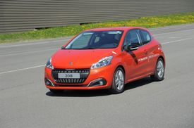 Peugeot 208 při rekordním pokus.