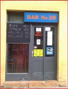 Bar, kde se skupina scházela.