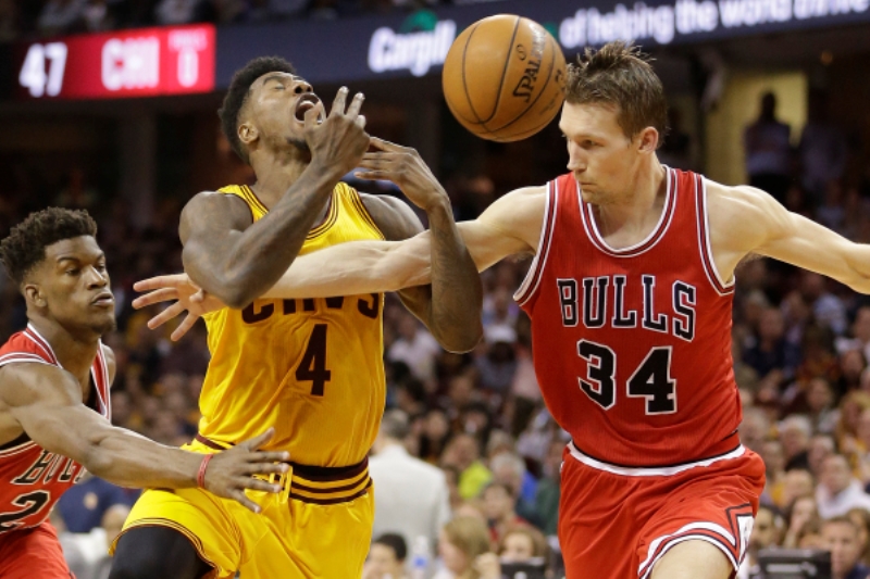 Basketbalisté Clevelandu porazili Chicago a srovnali sérii.