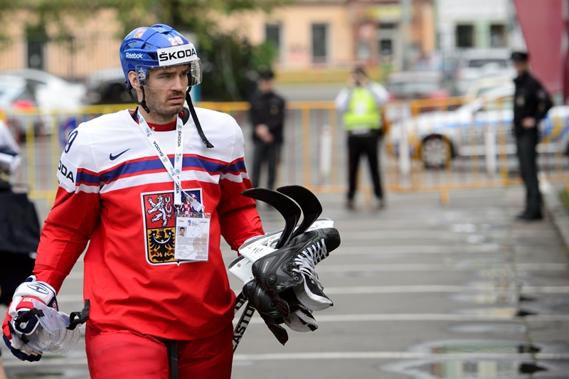 Hokejový obránce Jan Kolář dal zatím na mistrovstvích světa jen jeden gól, díky kterému před rokem v Minsku porazil český tým Francii 5:4 v prodloužení. Hokejový obránce Jan Kolář dal zatím na mistrovstvích světa jen jeden gól, díky kterému před rokem v Minsku porazil český tým Francii 5:4 v prodloužení.