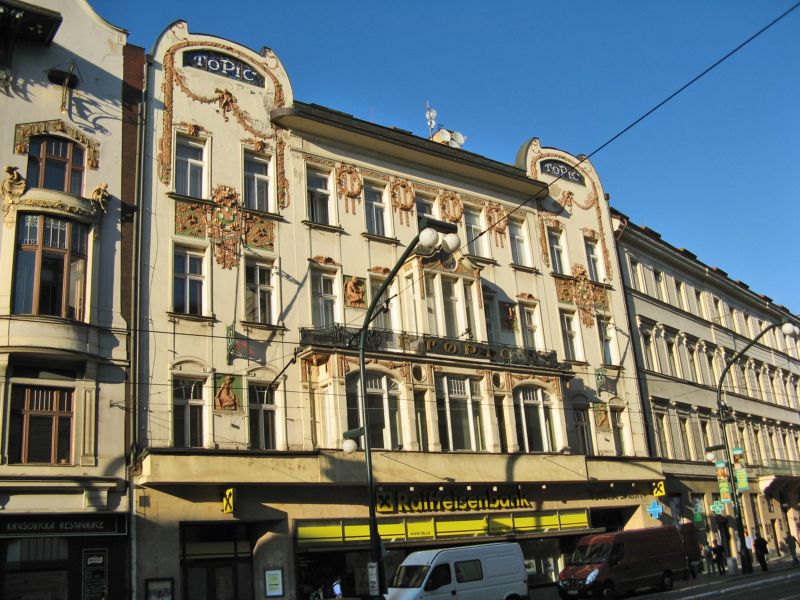 Aukce se bude konat v Topičově salonu na Národní třídě. Aukce se bude konat v Topičově salonu na Národní třídě.