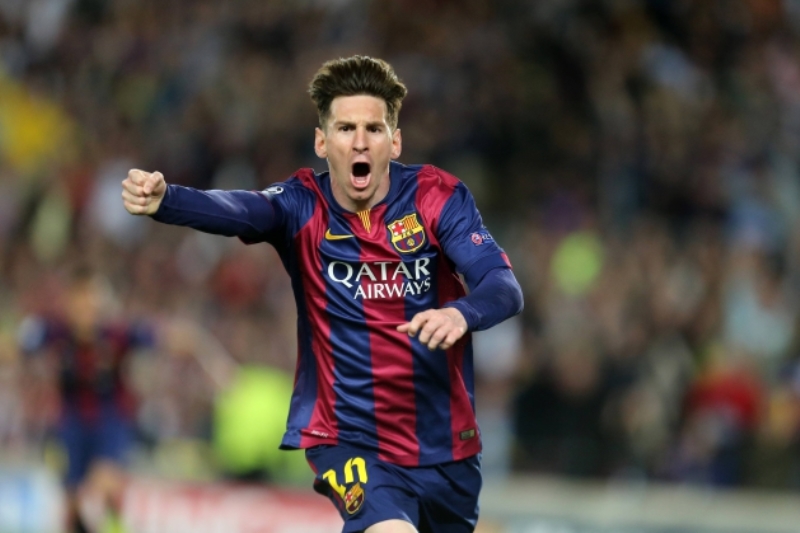 Lionel Messi slaví gól do branky Bayernu.