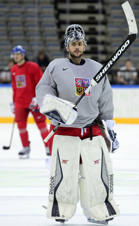 Brankář Ondřej Pavelec.