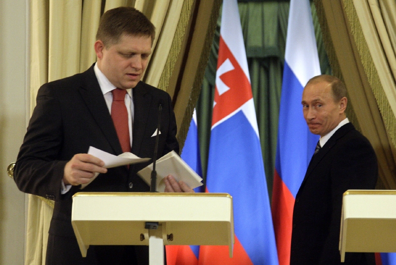 Slovenský premiér Robert Fico (vlevo) a ruský prezident Vladimir Putin.