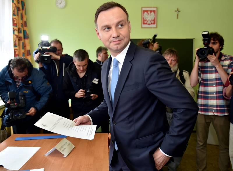 Kandidát opoziční strany Právo a spravedlnost Anrzej Duda.