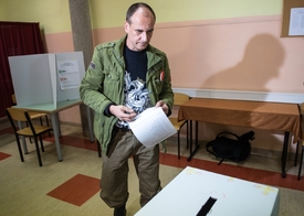Třetí v prezidentských volbách skončil bývalý hudebník Pawel Kukiz.