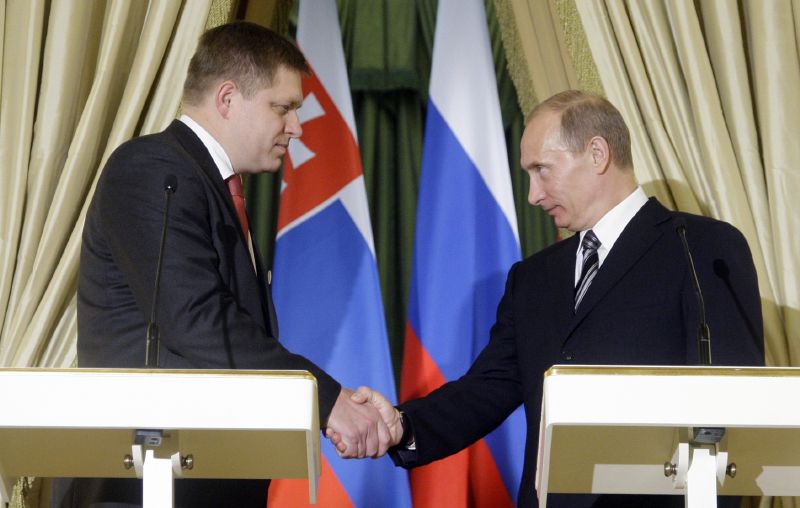 Slovenský premiér Robert Fico (vlevo) a ruský prezident Vladimir Putin.