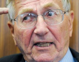 Novinář Seymour Hersh.