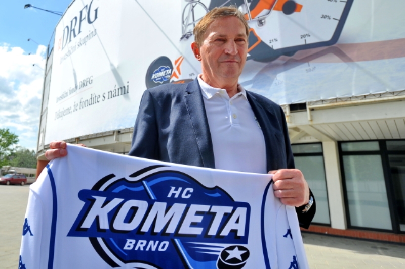 Trenér Komety Brno Alois Hadamczik.
