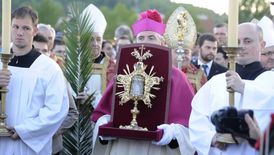 Svatojánské slavnosti Navalis mají v Praze třísetletou tradici.