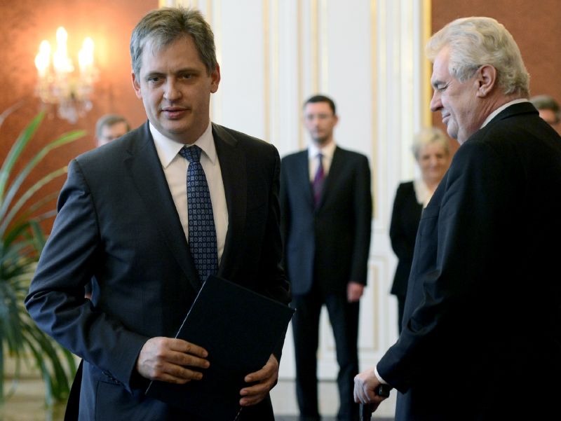 Jiří Dienstbier (vlevo) a prezident Miloš Zeman.