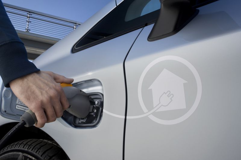 Toyota poskytne Mazdě hybridní technologie, Mazda ušetří za jejich vývoj.