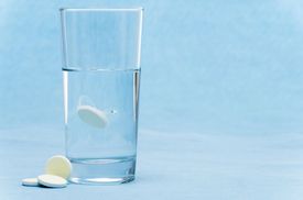 V Česku se paracetamol objevuje například v lécích s názvem Paralen, Panadol či Coldrex.