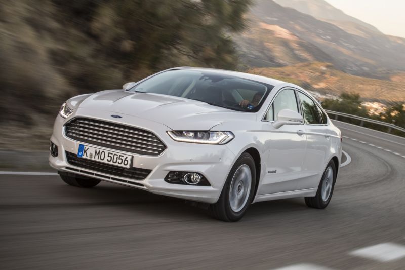 Ford Mondeo s hybridním pohonem.