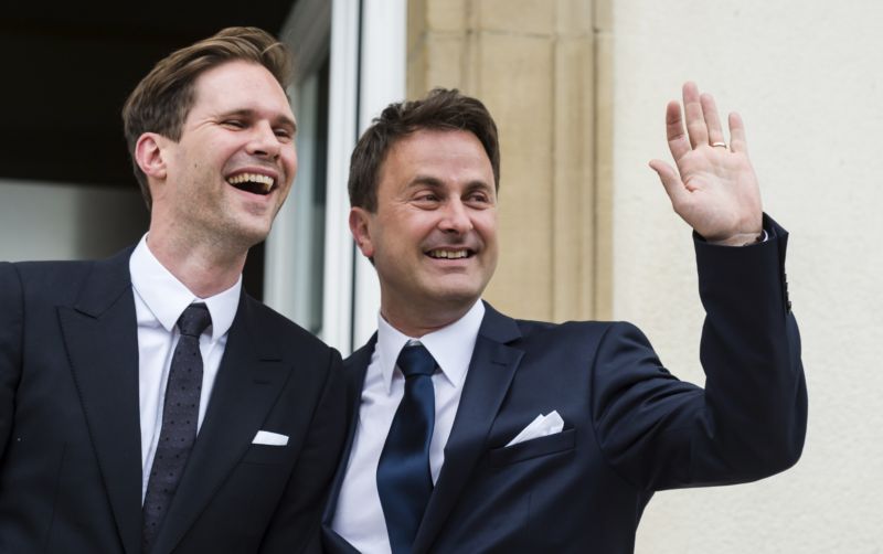 Lucemburský premier Xavier Bettel (vpravo) se svým partnerem.