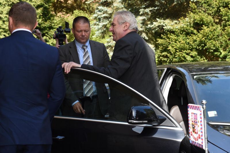 Prezident Miloš Zeman (vpravo). Prezident Miloš Zeman (vpravo).