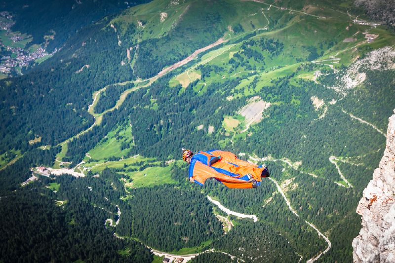 Base jump (ilustrační foto).