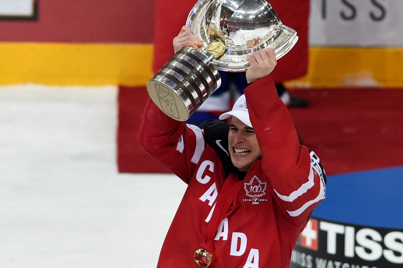Šťastný kapitán Sidney Crosby. Šťastný kapitán Sidney Crosby.