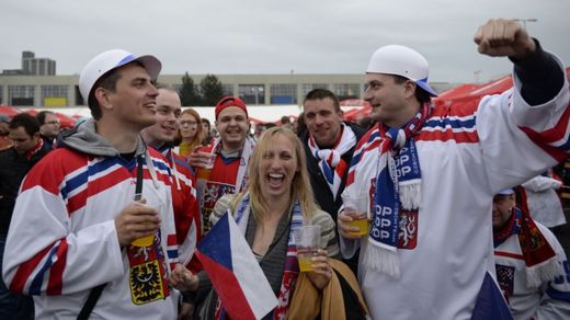 Na každého fanouška průměrně připadá jeden kelímek piva o objemu 0,4 litru.