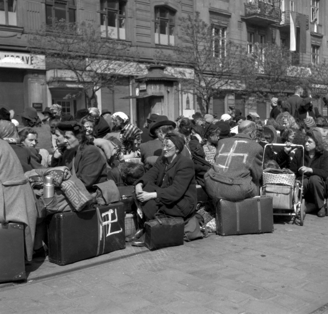 Masová deportace Němců z Československa probíhala v letech 1945–1946.